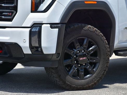 Used 2024 GMC Sierra 2500 AT4 image 2