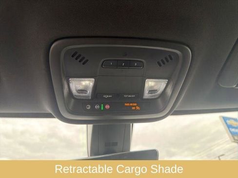 Used 2023 Chevrolet Traverse LT image 25