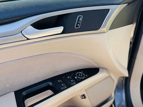 Used 2017 Ford Fusion SE image 8