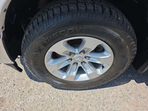 Used 2019 RAM 1500 Laramie AWD/4WD image 43