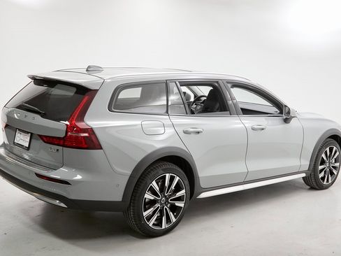 New 2026 Volvo V60 B5 Cross Country Ultra w/ Climate Package image 9