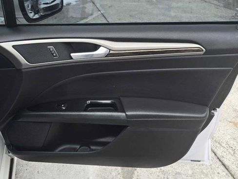 Used 2013 Ford Fusion SE image 17