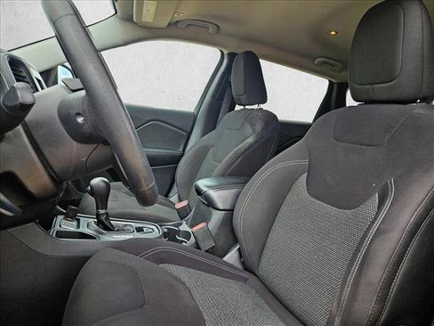Used 2019 Jeep Cherokee Latitude w/ Popular Appearance Group FWD image 14