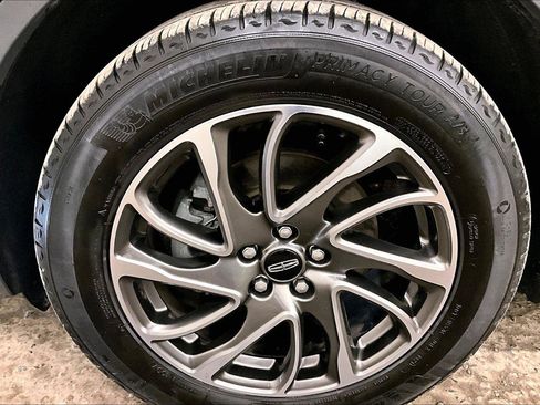 Used 2021 Lincoln Corsair AWD w/ Equipment Group 101A image 8