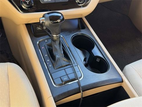 Used 2017 Kia Sedona LX image 6