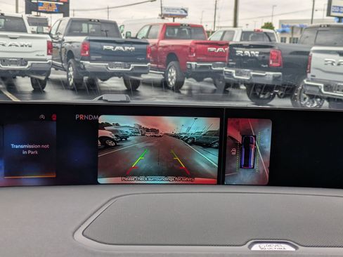 Used 2025 Lincoln Navigator Reserve image 22