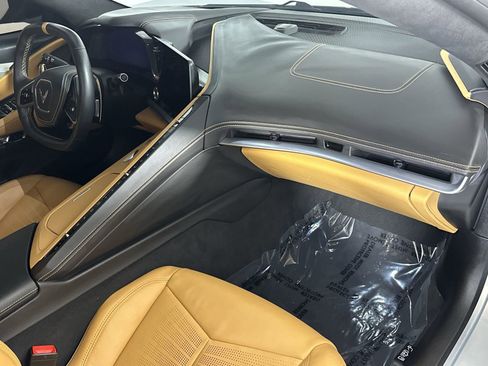 Used 2021 Chevrolet Corvette Stingray Premium Conv w/ Z51 Performance Package RWD image 30