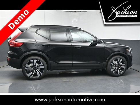 New 2025 Volvo XC40 B5 Ultra image 8