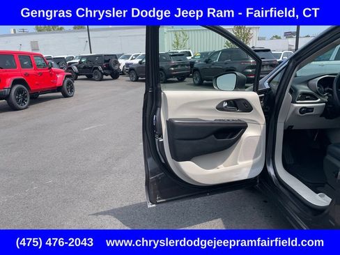Used 2020 Chrysler Pacifica Touring-L Plus FWD image 52