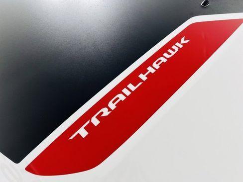 Used 2023 Jeep Compass Trailhawk image 7