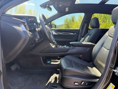 Used 2021 Cadillac XT5 Premium Luxury w/ LPO, Floor Liner Package AWD/4WD image 9