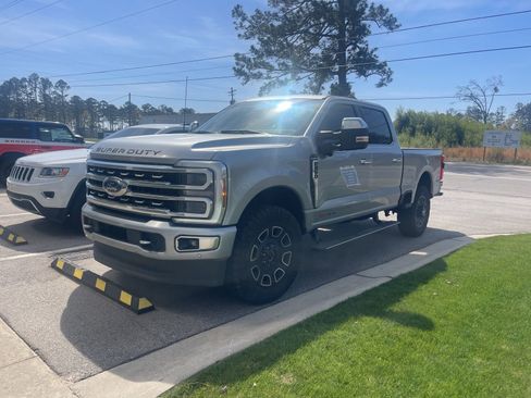 Used 2024 Ford F250 Platinum image 3