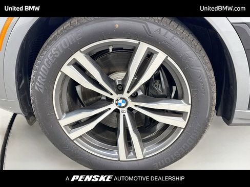 Used 2024 BMW X7 xDrive40i w/ M Sport Package AWD/4WD image 2