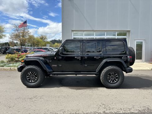 Used 2025 Jeep Wrangler Unlimited Rubicon image 2