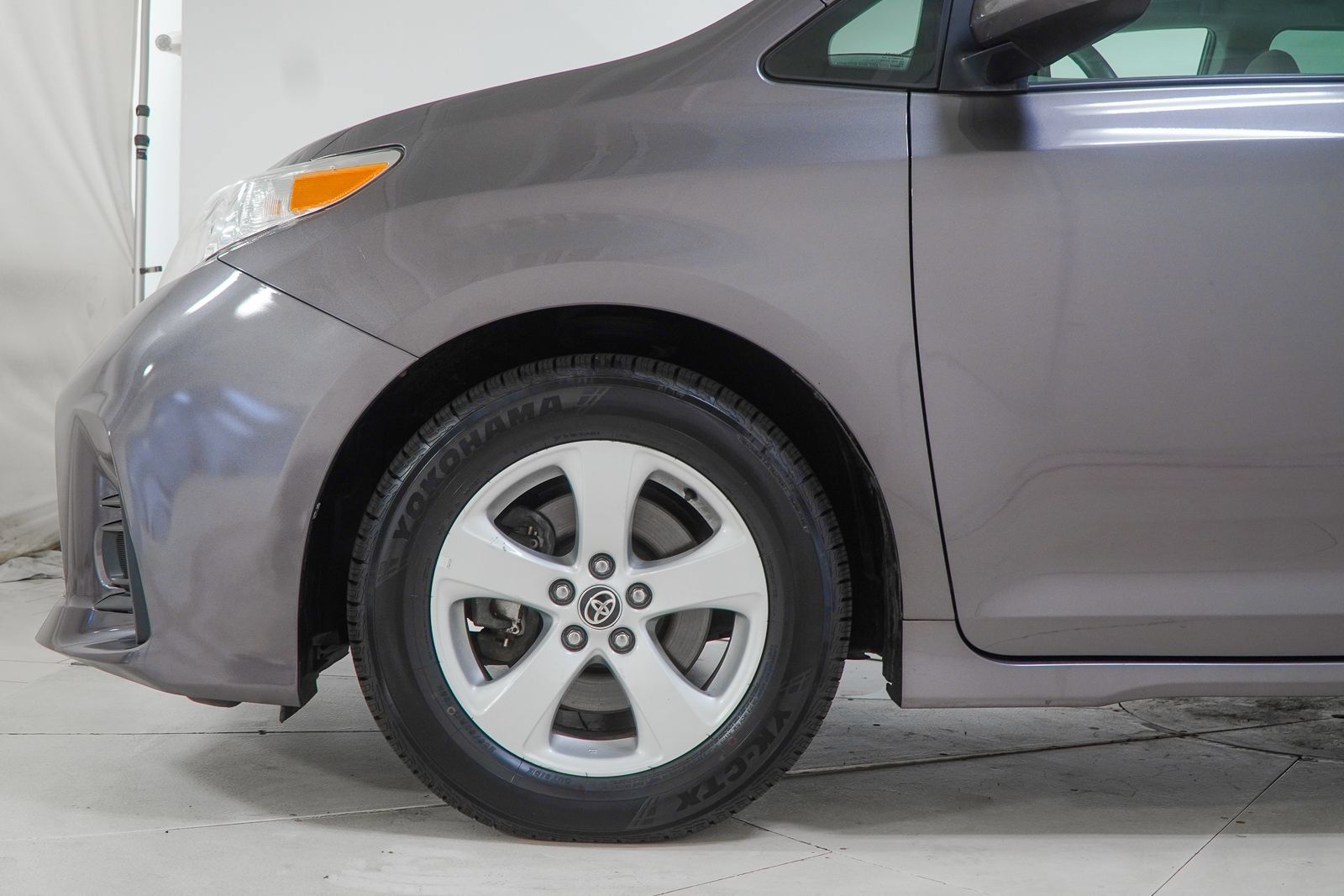 Used 2020 Toyota Sienna LE FWD image 17