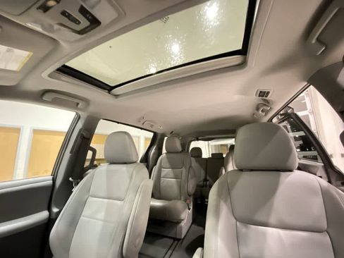 Used 2017 Toyota Sienna XLE image 24