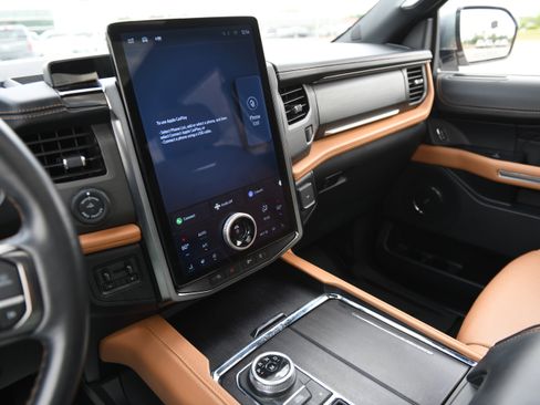 Used 2023 Ford Expedition Platinum RWD image 15