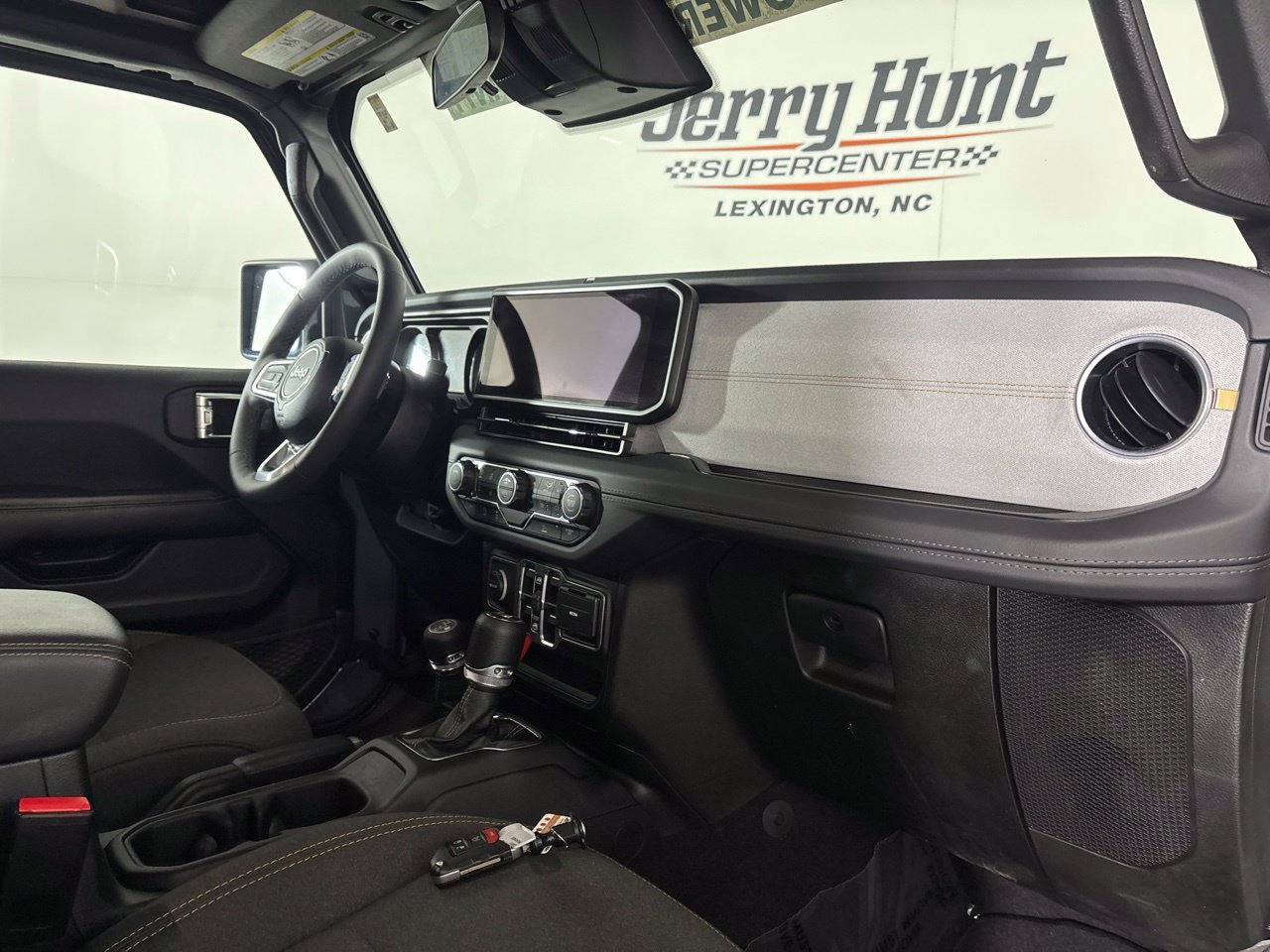 Used 2026 Jeep Wrangler Unlimited Sahara AWD/4WD image 31