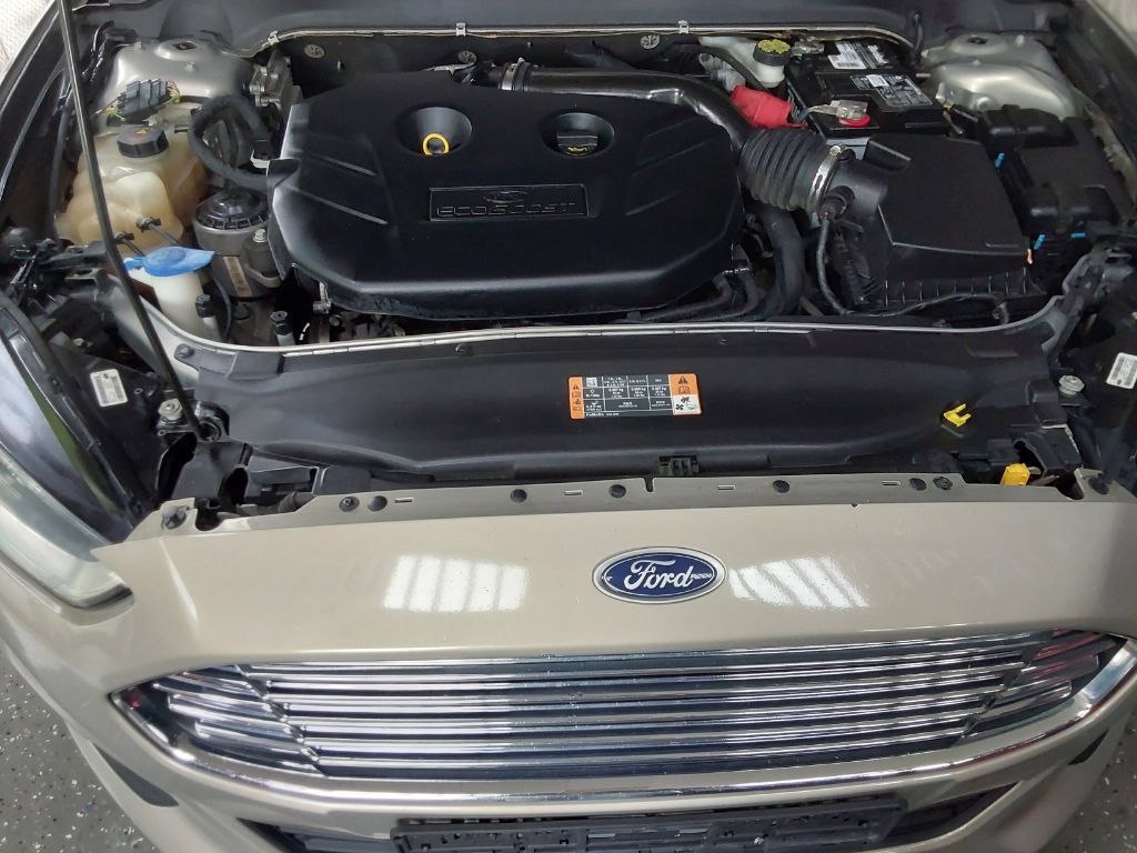 Used 2015 Ford Fusion SE w/ Equipment Group 201A FWD image 22