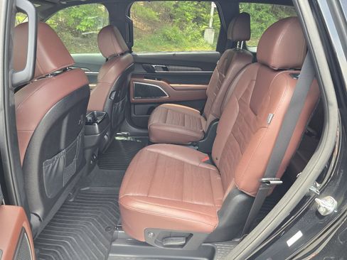 Used 2024 Kia Telluride SX Prestige w/ Towing Package AWD/4WD image 11