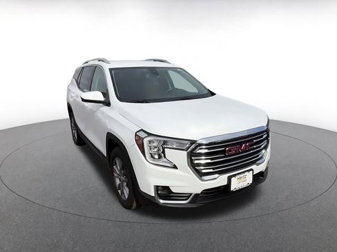 Used 2024 GMC Terrain SLT image 3