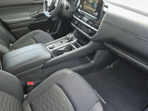 Used 2025 Nissan Pathfinder SV AWD/4WD image 13