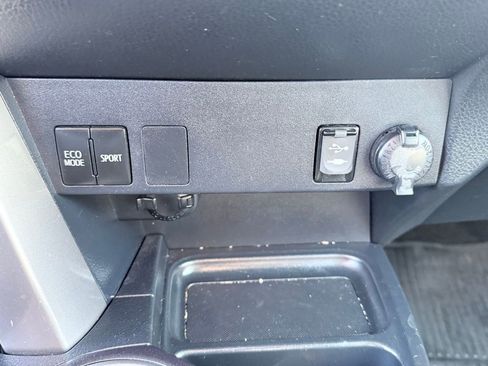 Used 2018 Toyota RAV4 LE image 19