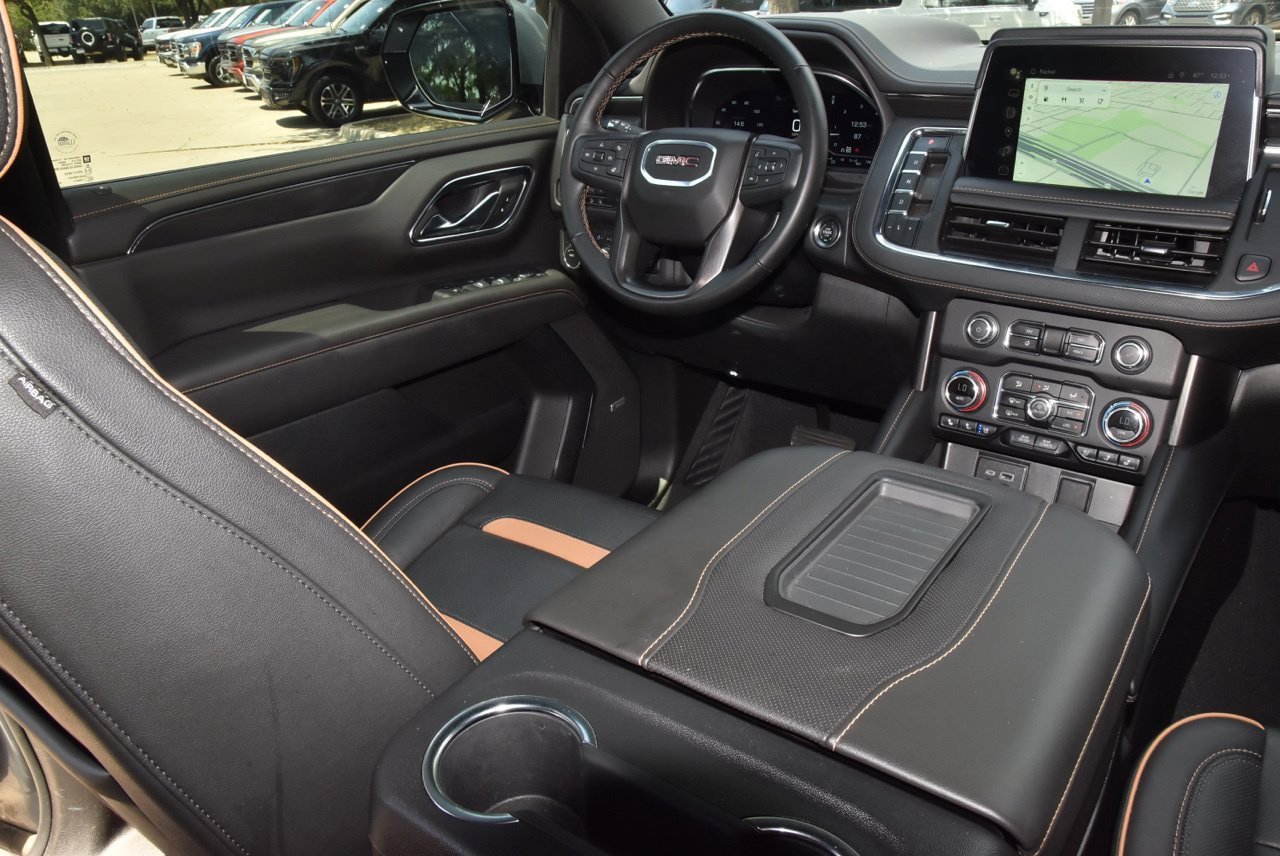 Used 2024 GMC Yukon AT4 w/ Technology Package AWD/4WD image 16