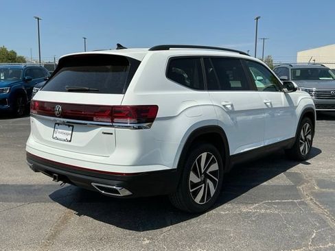 Used 2024 Volkswagen Atlas SE AWD/4WD image 3