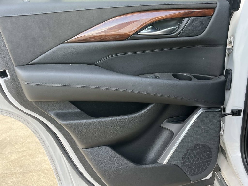 Used 2017 Cadillac Escalade Luxury AWD/4WD image 21