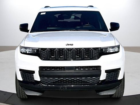 Certified 2022 Jeep Grand Cherokee L Laredo image 3