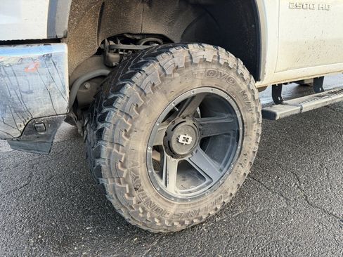 Used 2021 Chevrolet Silverado 2500 LTZ w/ LTZ Premium Package image 9