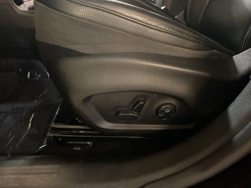 Used 2017 Jeep Renegade Limited image 9