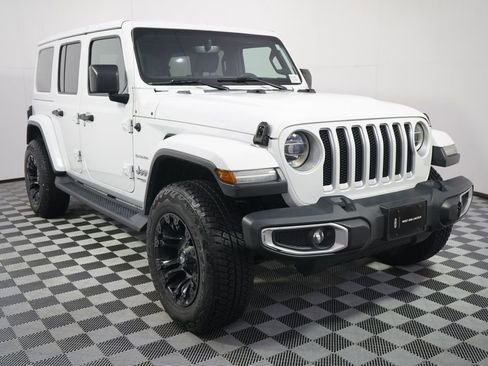 Used 2019 Jeep Wrangler Unlimited Sahara AWD/4WD image 9