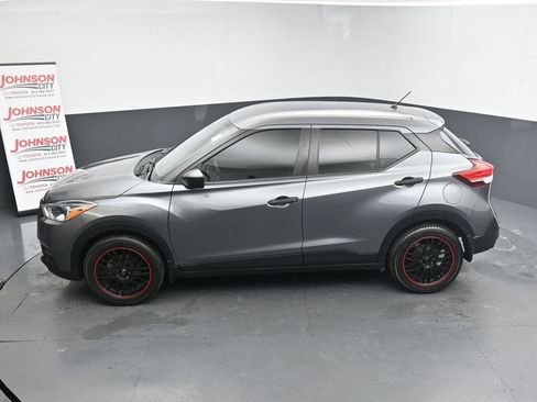 Used 2020 Nissan Kicks S image 32