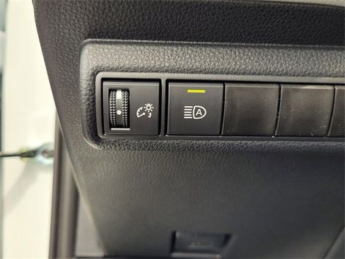 Used 2025 Toyota Corolla SE image 30