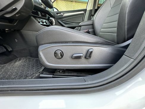Used 2023 Volkswagen Jetta SE FWD image 31