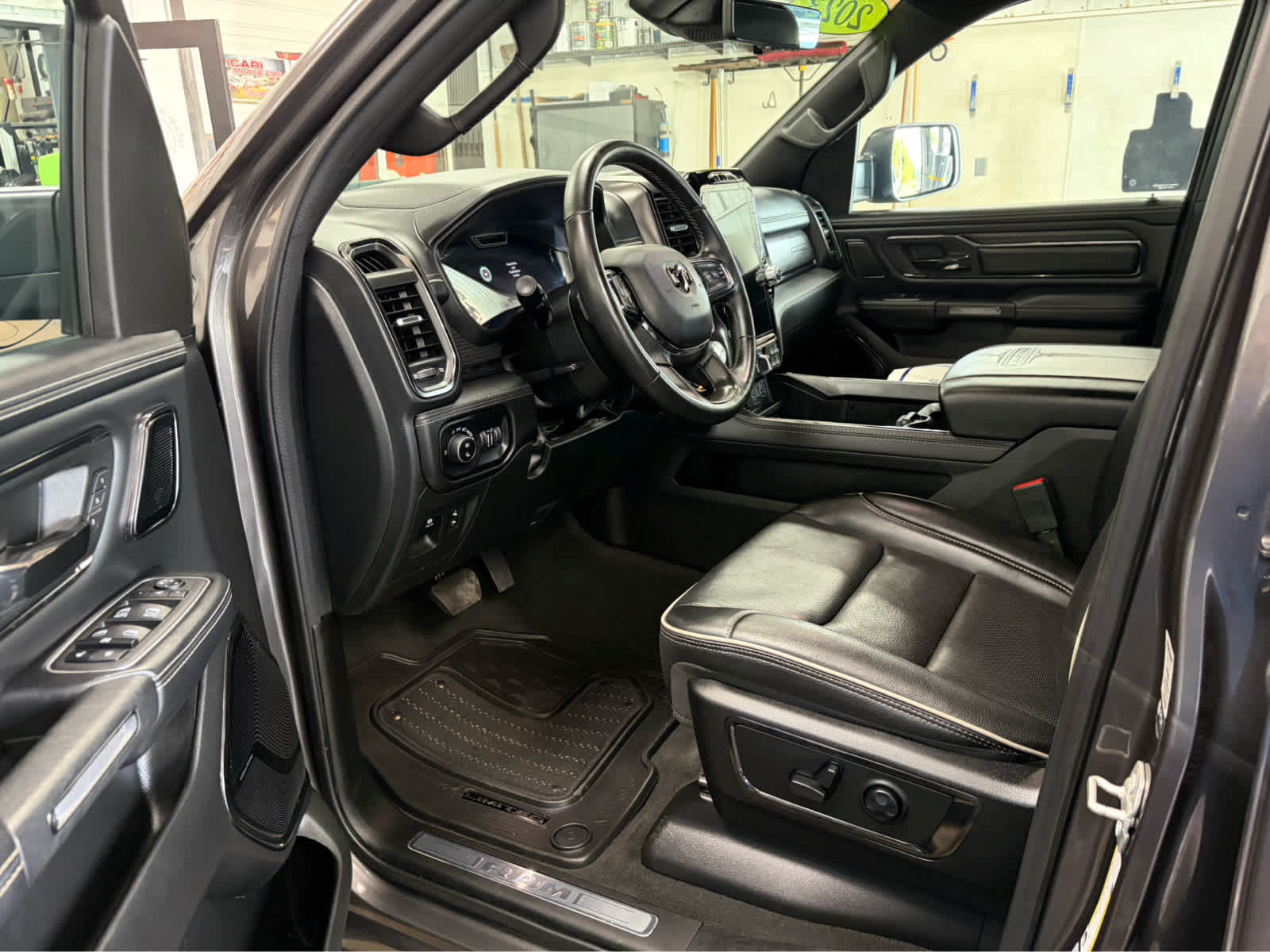 Used 2023 RAM 1500 Limited AWD/4WD image 9