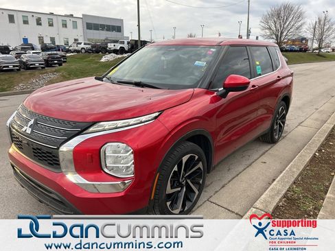 Used 2022 Mitsubishi Outlander ES image 1