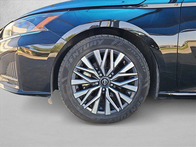 Used 2025 Nissan Altima 2.5 SV FWD image 23