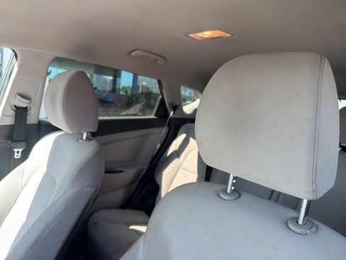 Used 2019 Hyundai Tucson SE FWD image 2