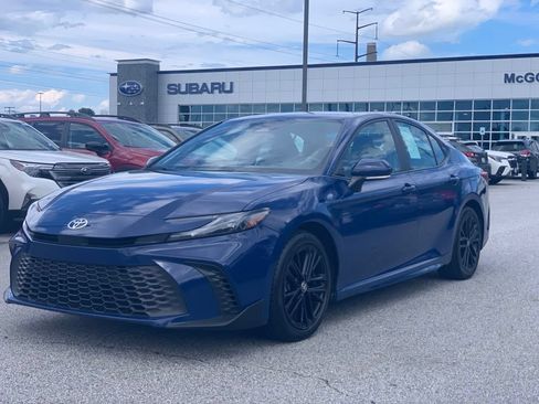 Used 2025 Toyota Camry SE FWD image 5