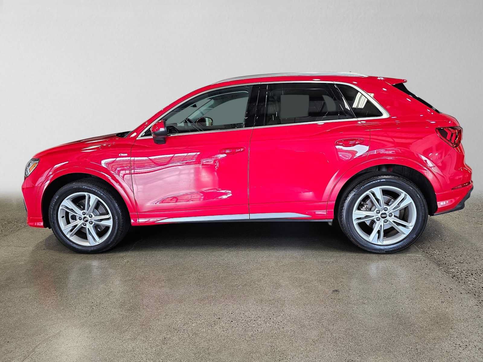 Used 2023 Audi Q3 2.0T Premium Plus w/ Premium Plus Package AWD/4WD image 6