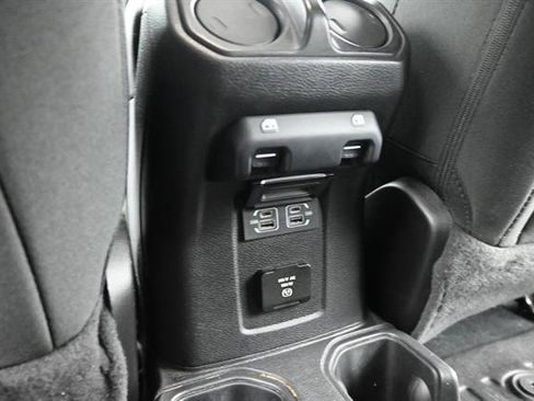 Used 2022 Jeep Wrangler Unlimited Sahara AWD/4WD image 16
