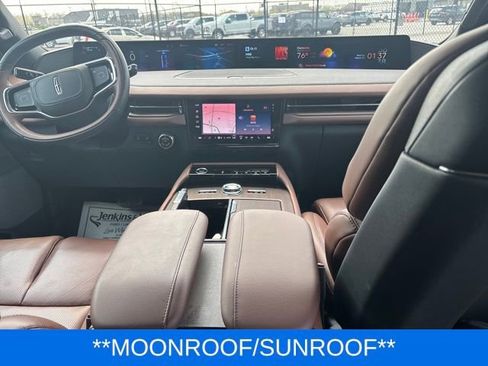 Certified 2025 Lincoln Navigator Reserve AWD/4WD image 12