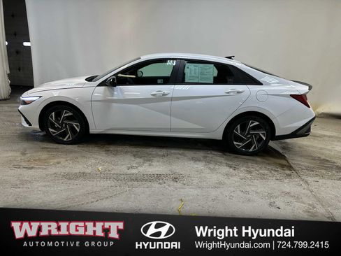 Certified 2025 Hyundai Elantra SEL image 7