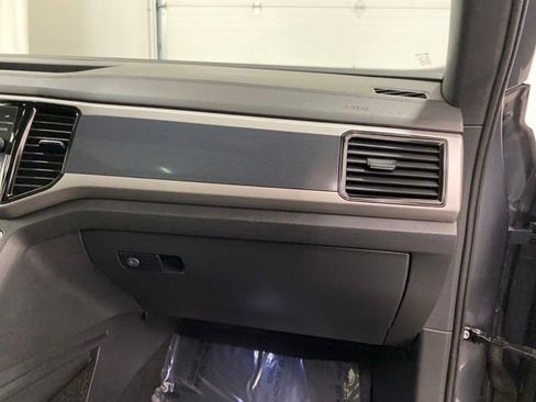 Used 2020 Volkswagen Atlas Cross Sport SEL image 39