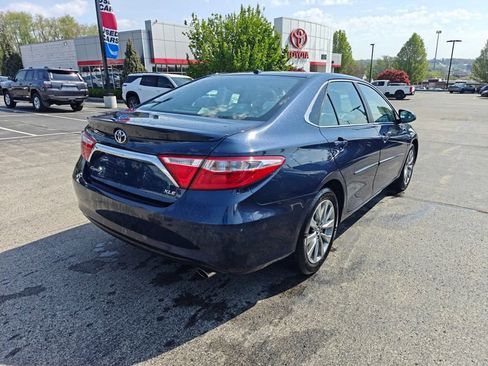 Used 2015 Toyota Camry XLE w/ Moonroof Package FWD image 4