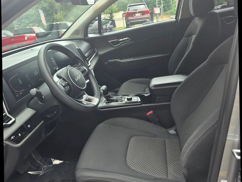 Used 2023 Kia Sportage LX FWD image 11