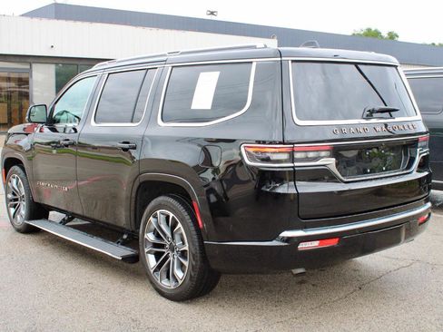 Used 2025 Jeep Grand Wagoneer Series III w/ Rear Seat Video Group 1 AWD/4WD image 4